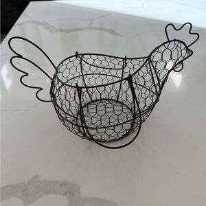 Black Metal Wire Chicken Basket